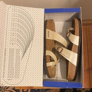 LIKE NEW Birkenstock Women's Mayari Pearl White Sandals